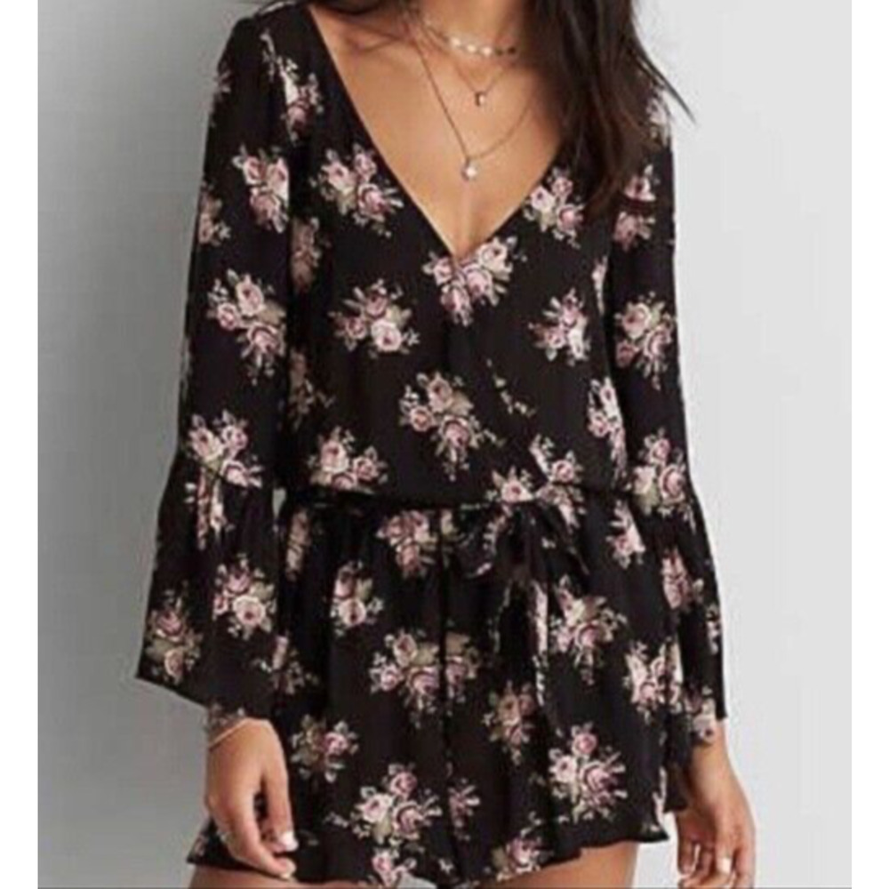 American Eagle Romper Shorts Black Rose Floral Boho cottagecore festival whimsi